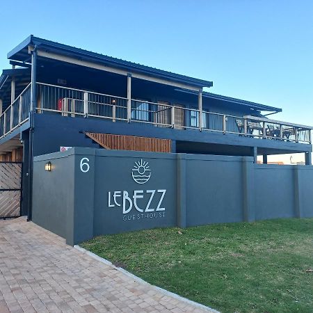 Le Bezz Guesthouse Балито Екстериор снимка