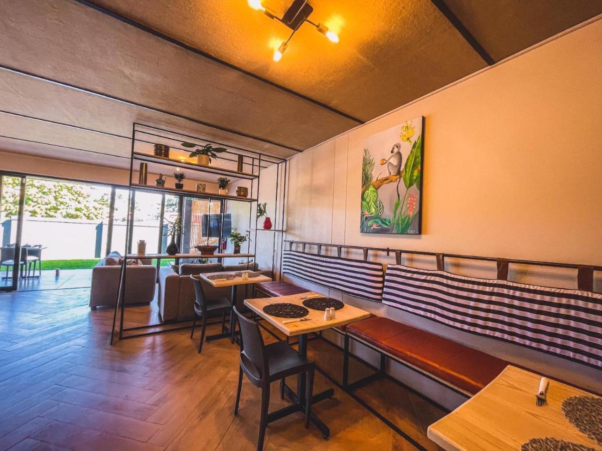 Le Bezz Guesthouse Балито Екстериор снимка