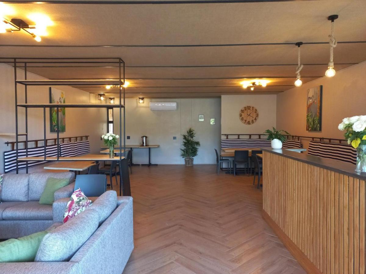 Le Bezz Guesthouse Балито Екстериор снимка