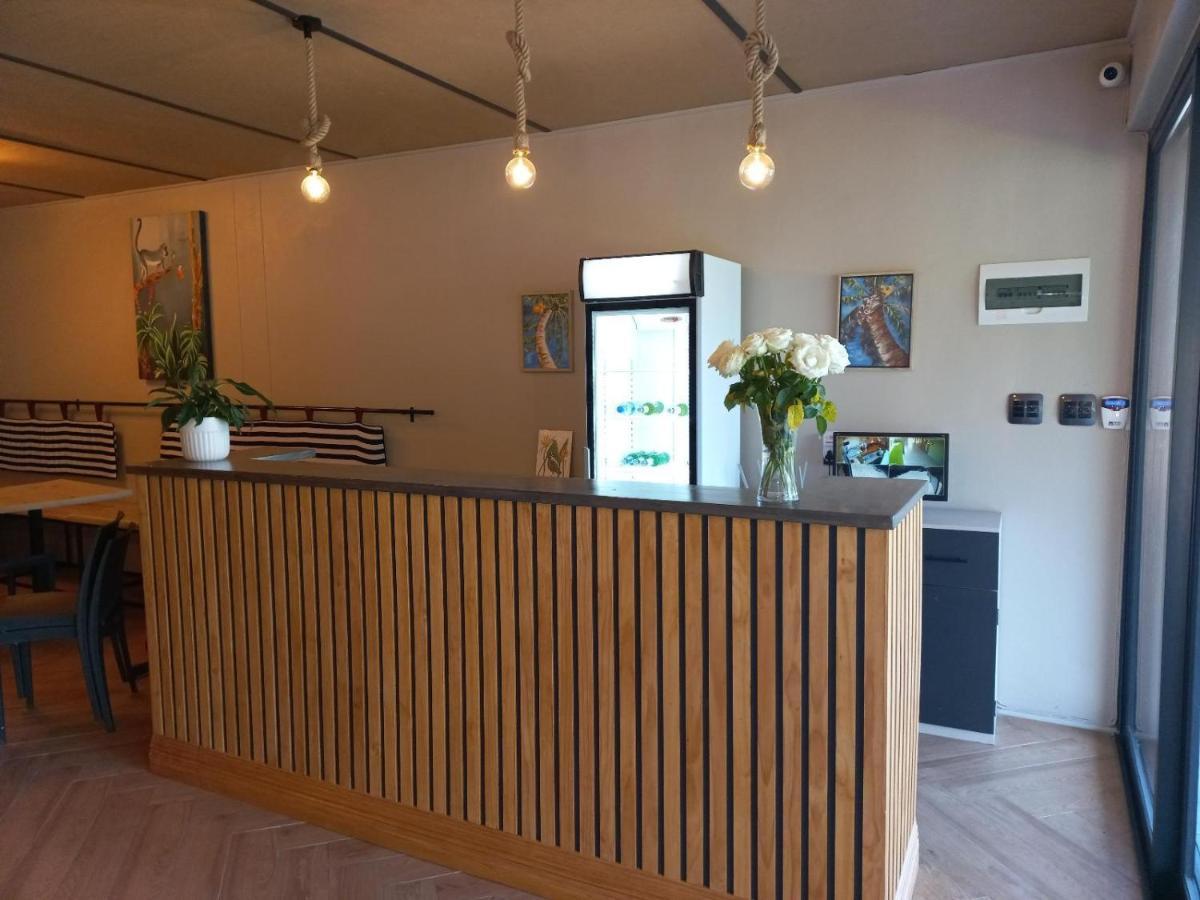 Le Bezz Guesthouse Балито Екстериор снимка
