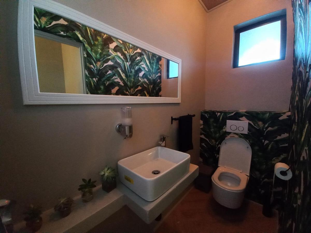 Le Bezz Guesthouse Балито Екстериор снимка