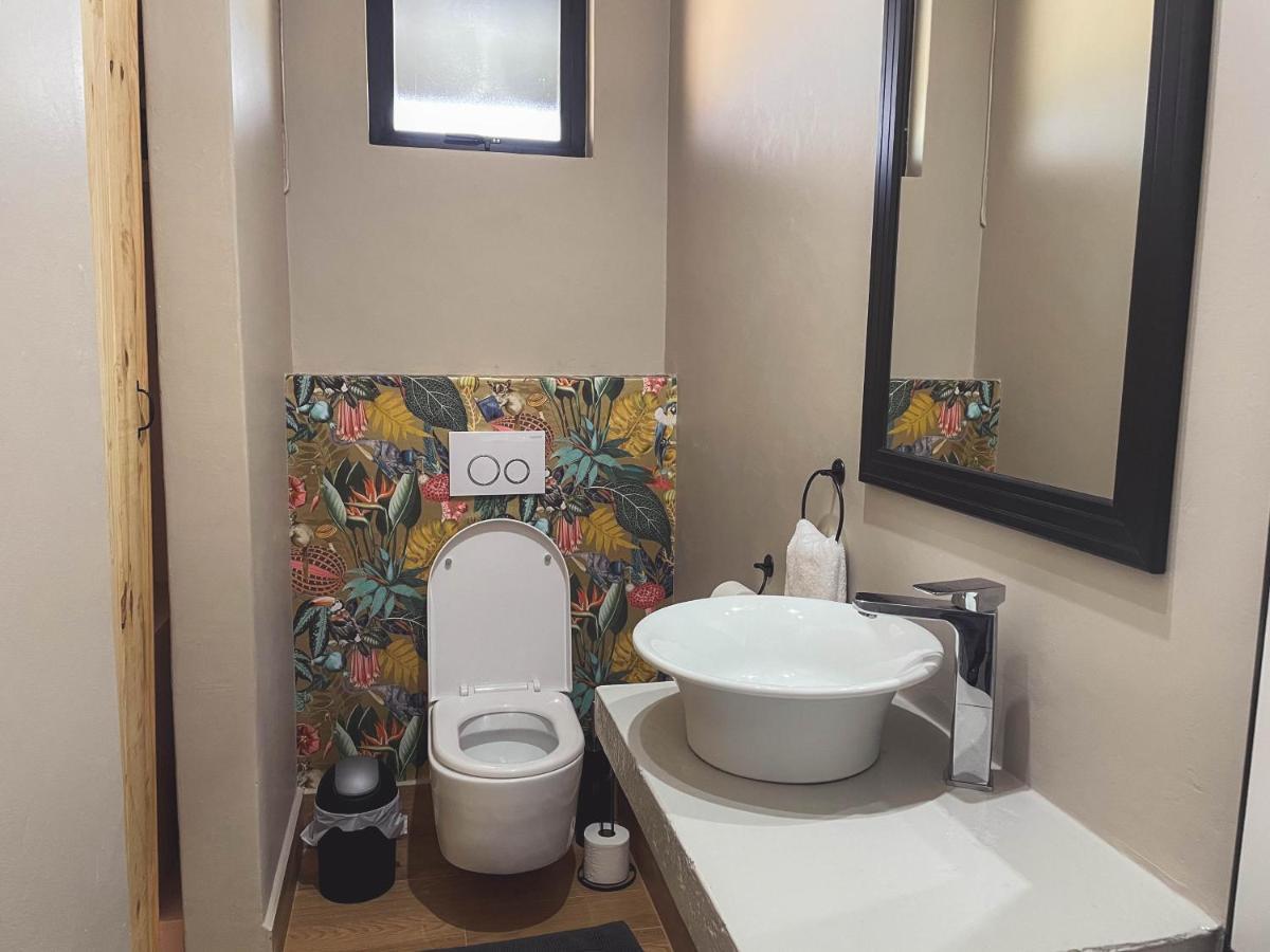Le Bezz Guesthouse Балито Екстериор снимка