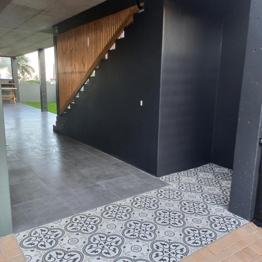 Le Bezz Guesthouse Балито Екстериор снимка