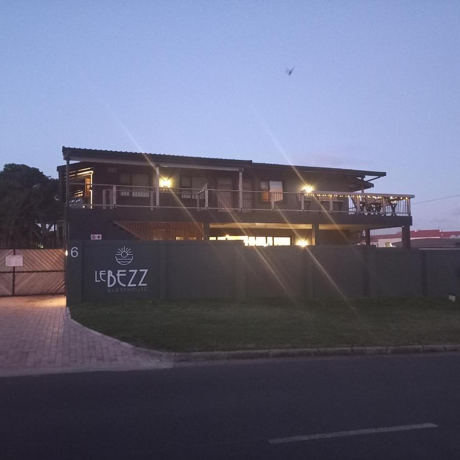 Le Bezz Guesthouse Балито Екстериор снимка